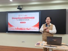 参训教师正在三个多小时的沉浸式进修中积极参